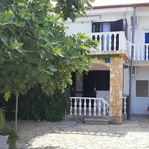Max Apartmán Vir